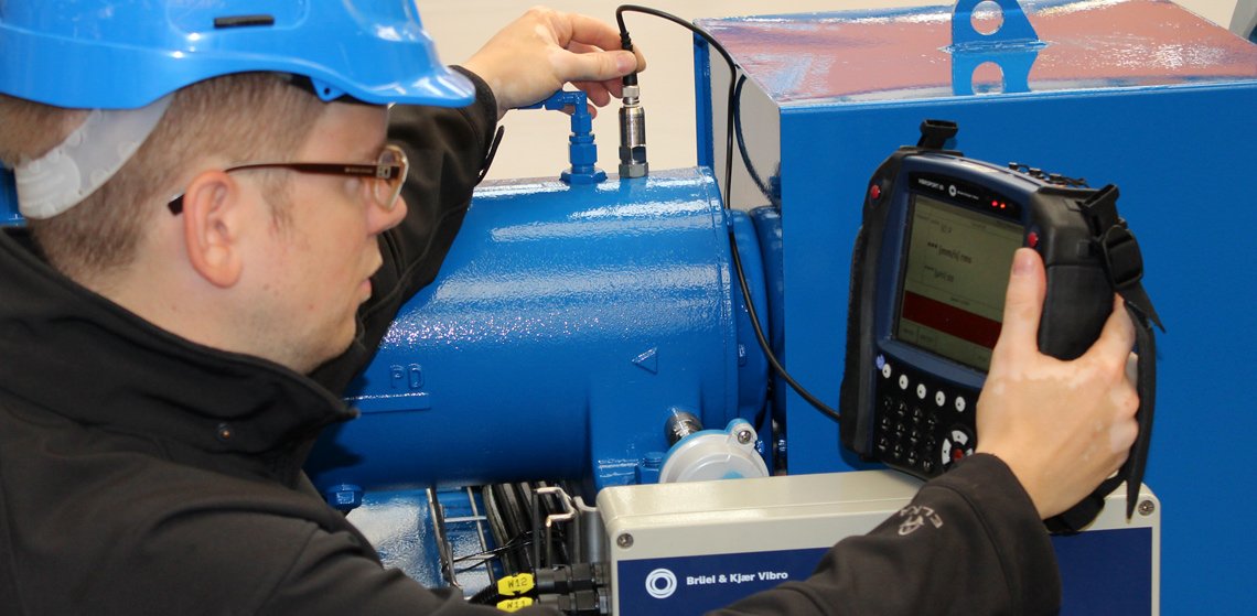 Pessoal de serviço-testes-ventiladores industriais